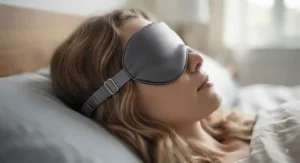 An adjustable eye mask featuring a comfortable strap for a personalized fit.